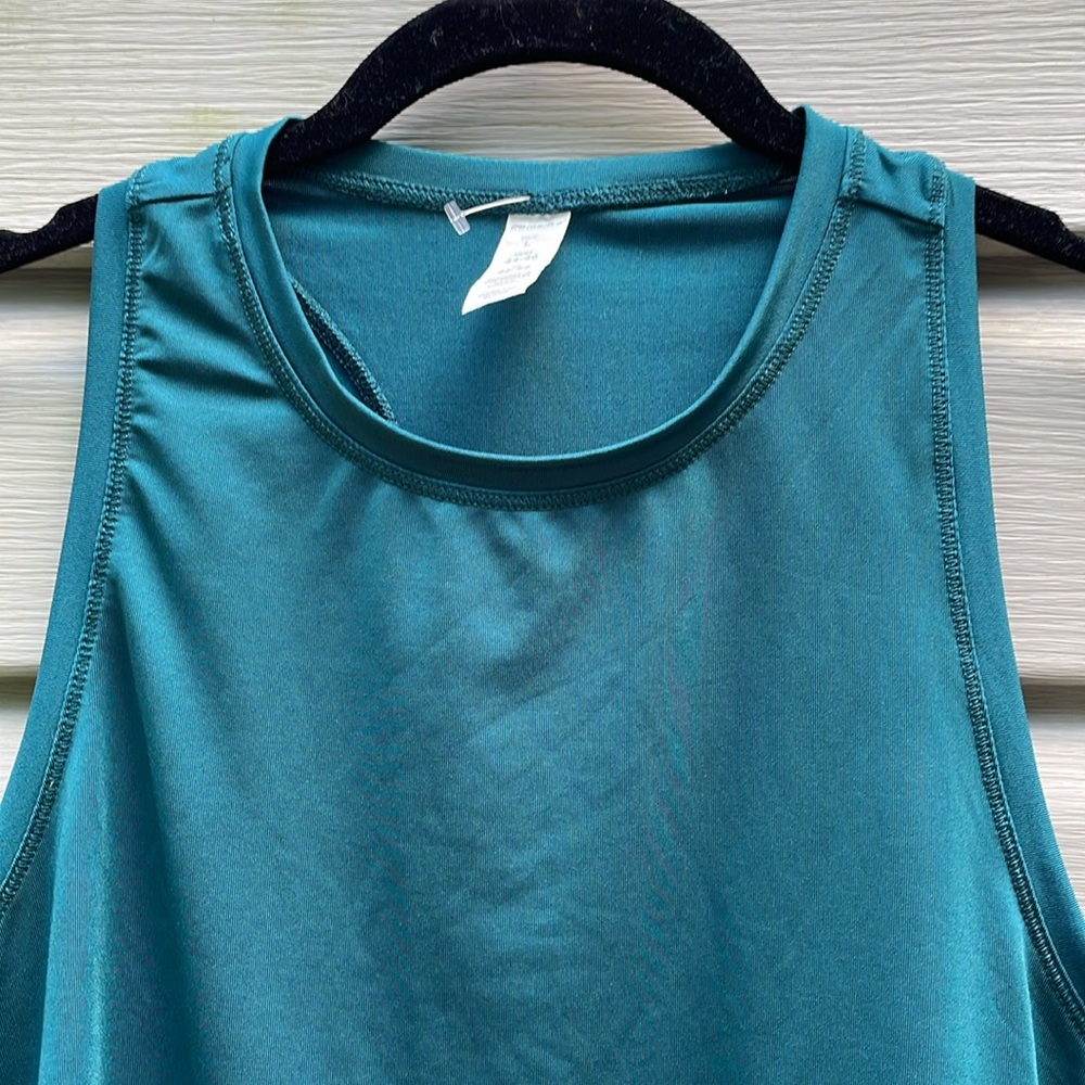 Teal Racerback Cropped Workout Tank Top - Picture 2 of 7